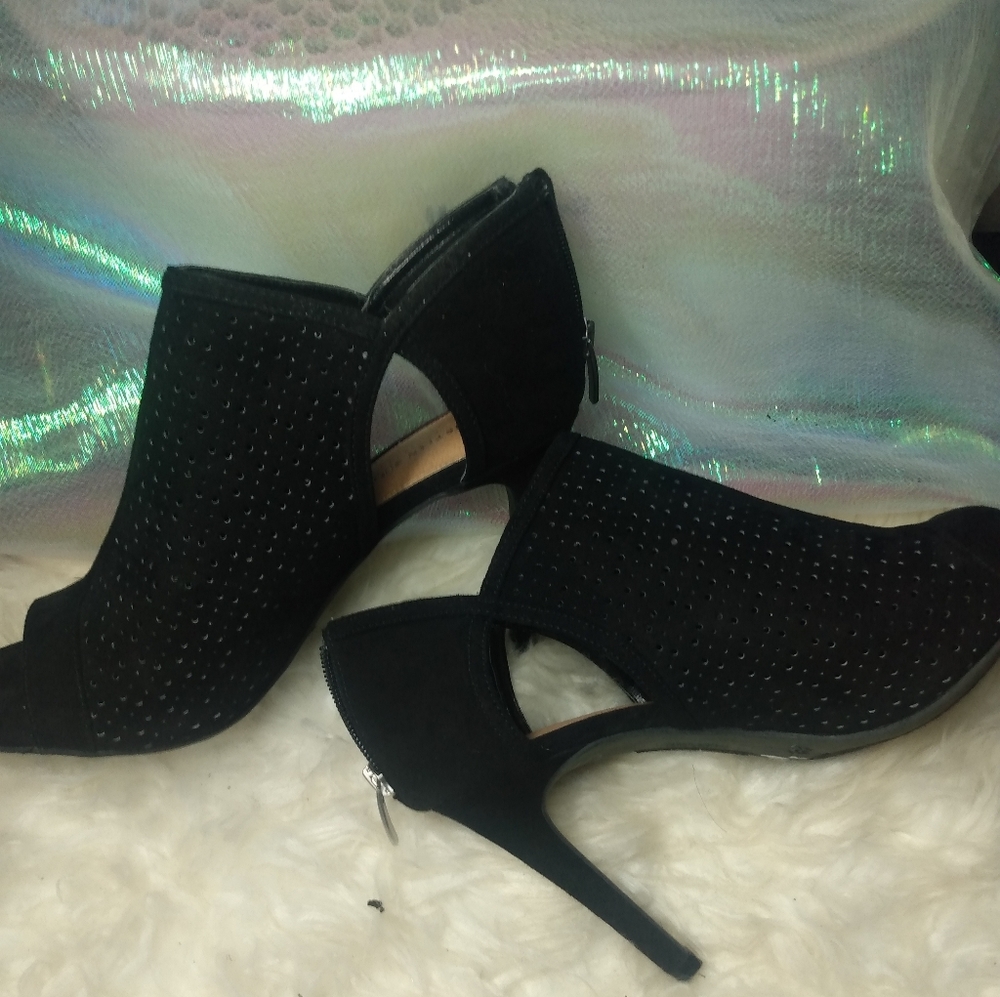 Heels - Picture 7 of 9